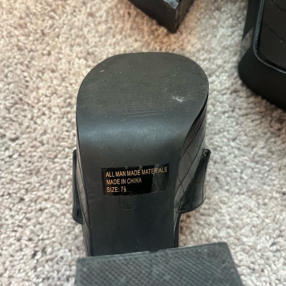 Wild Diva Glossy Black Croc Platform Heels - Picture 4 of 4